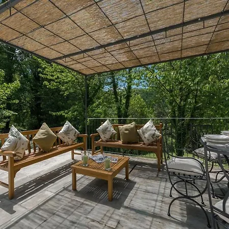 Vecchietto Sleeps 12 Villa