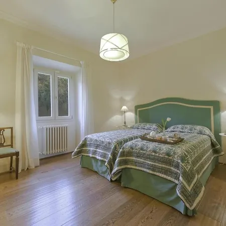 Villa Vecchietto Sleeps 12 *