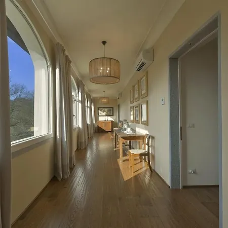 Villa Vecchietto Sleeps 12 *