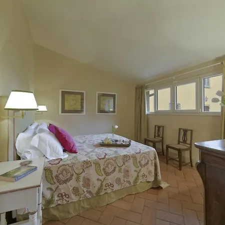 Villa Vecchietto Sleeps 12